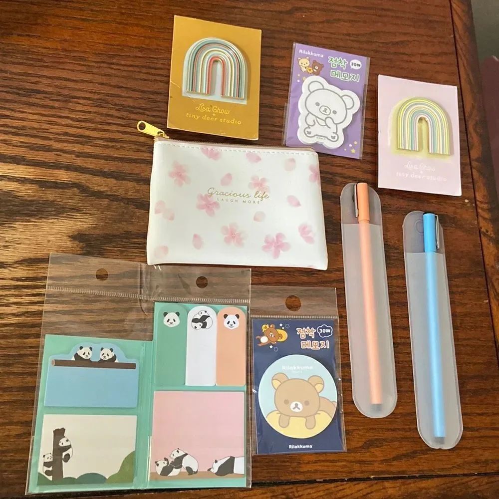 Sticky notes 2 pens 2 pins 1 small pouch